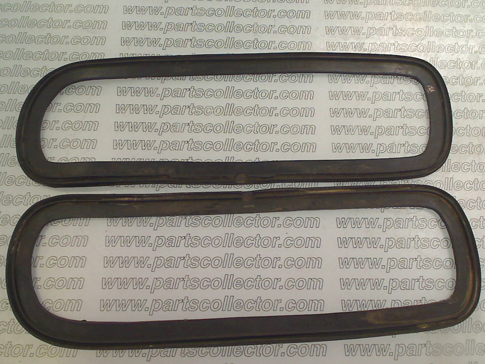 PAIR OF TAIL LIGHTS RUBBER GASKETS